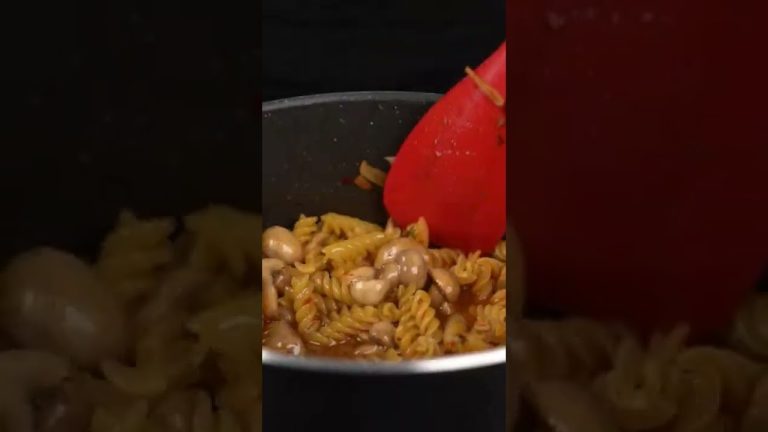 This One Pot Pasta is perfect for a cozy dinner and of course, cleaning is a breeze!!#shorts