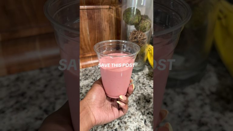 THE BEST Strawberry Smoothie #healthylifestyle #smoothierecipes #healthbenefits #healthysmoothies