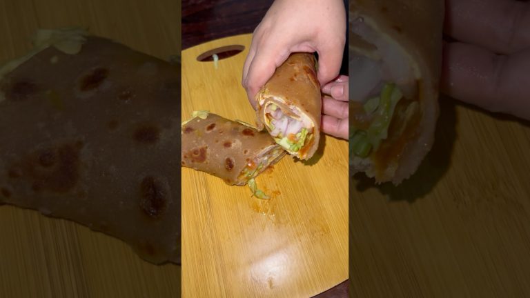 Veg Egg Paratha Roll #tfskitchen #shortsfeed #vegetables #egg #paratharoll #paratha #viral #bread