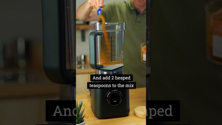 Turmeric & peanut butter smoothie recipe with our Turmeric & Cinnamon Blend #shorts #smoothie