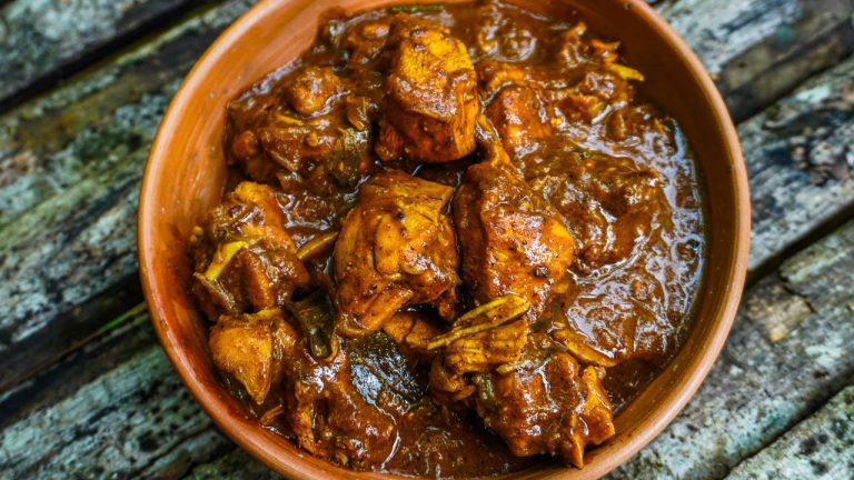 නියම සිංහල රසට ගෑවුණු තැන කන්න චිකන් කරිය | Traditional Sri Lankan Chicken Curry