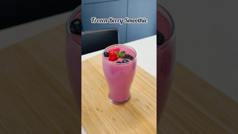 Frozen Berry Smoothie | Healthy Smoothie Recipe | Mixed Berry Smoothie #shorts #smoothie