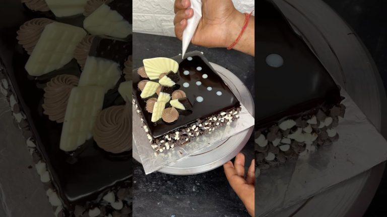 Square chocolate chips cake ideas #shortsfeed #trending #shorts #squarecake #chocolatechips #cake