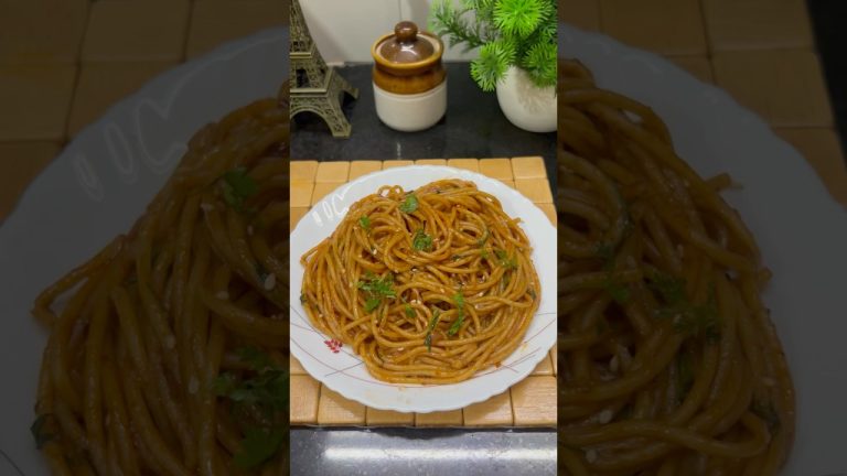 SPAGHETTI LOVERS Rejoice With This 10 Minute Garlic Chilli Recipe!