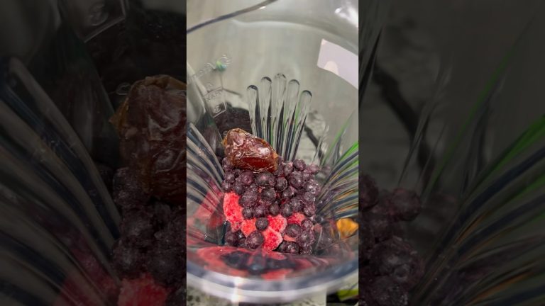 I Stand By My Go-To Smoothie Recipe 🫐🍌🍓 #smoothierecipes