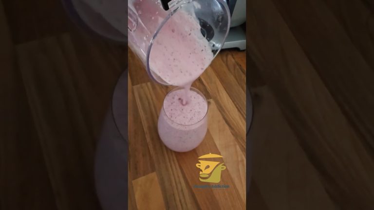 Strawberry Banana Chia Seeds Smoothie #healthyrecipe #healthysmoothie   #asuaahsaddiction #smoothie