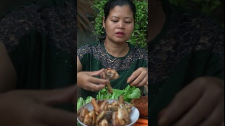 Chicken Wings #shorts  #food #toebeans #chickenrecipes #cooking #frywings #chickenparts #eating