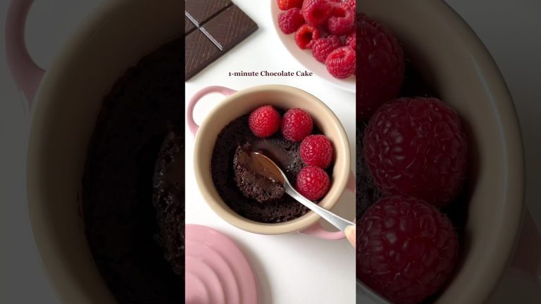 1-minute Chocolate Cake😍 #easydessert #mugcake #quickdessert #easyrecipes