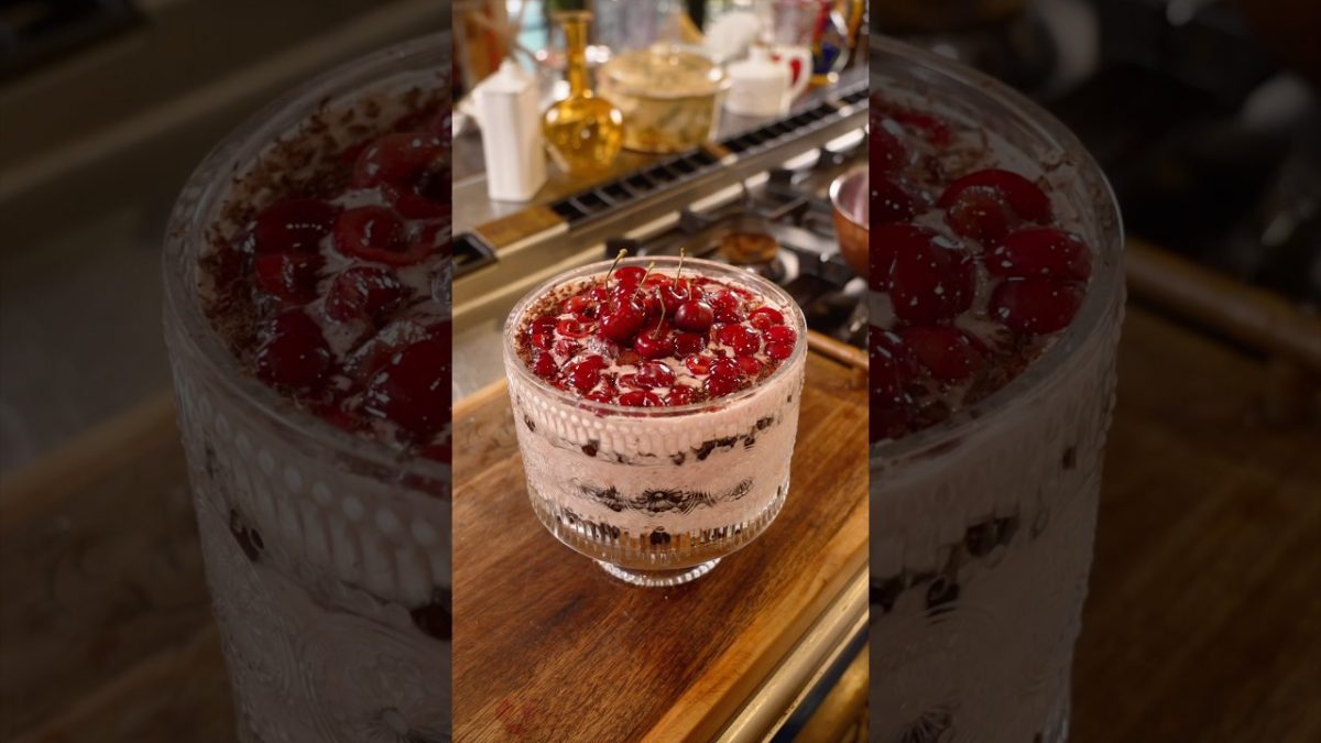 Cherry Tiramisù with NO Eggs🍒 #tiramisu #italianfood #recipe #thepastaqueen