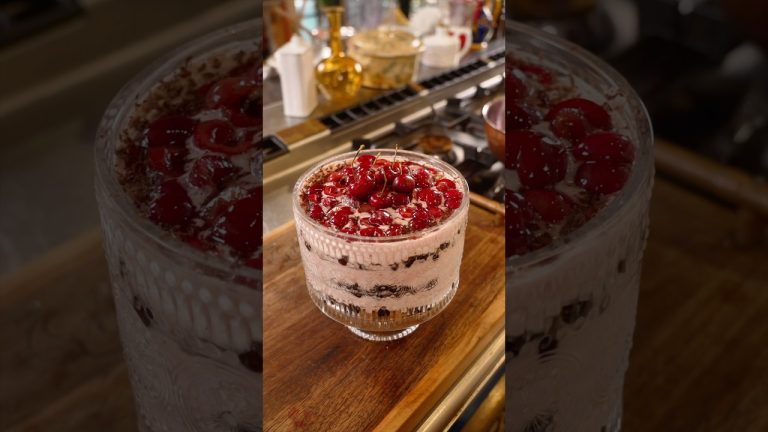 Cherry Tiramisù with NO Eggs🍒 #tiramisu #italianfood #recipe #thepastaqueen