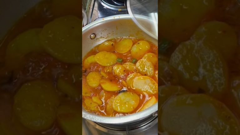 Aloo Katli Recipe | Potato Sabzi #potato #aloorecipe #aloo #potatorecipe #alookisabzi #shorts #short