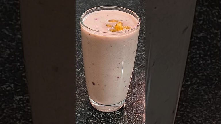 Apple Banana shake #recipe #food #shorts | सेब और केले का शेक | UMA COOKS ||