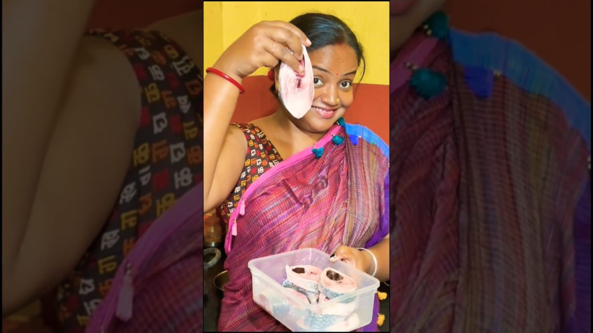 Ilish Mach Er Kancha Vapa Recipe #shorts #food #shortvideo #minivlog #fish