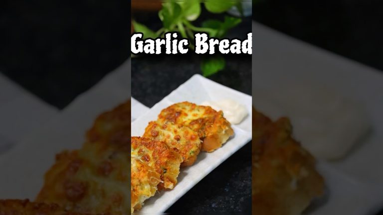 Cheesy Garlic Bread in 1 Minute 🍞🧄 | Quick & Easy Recipe #shorts #garlicbreadathome #recipes