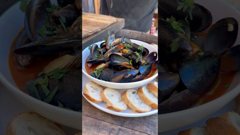 Spicy Mussels with Tomato Sauce #seafood #mussles #food #foodie #recipes #recipeoftheday