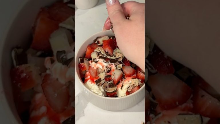 tru fru ice cream sundae recipe 🍦🍓😍 #shorts #easydessert #easyrecipe #icecream