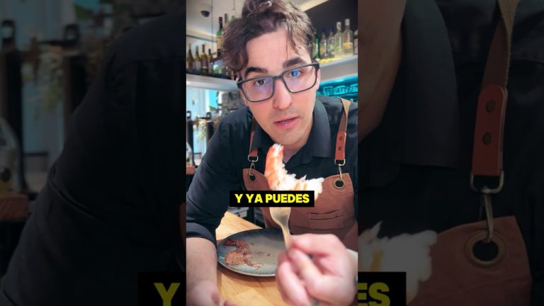 ⚠️ ¡NO PELES LANGOSTINOS ASÍ! Aprende como lo hacen los maestros… #shorts #restaurantes