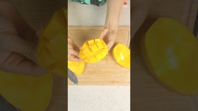 How to Make a Creamy Mango Smoothie #healthy #mango #smoothie #recipe #viralshort #fyp #kitchen