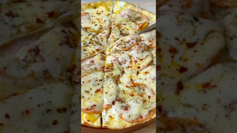 5-Minute Breakfast Pizza with Eggs & Chicken #shorts