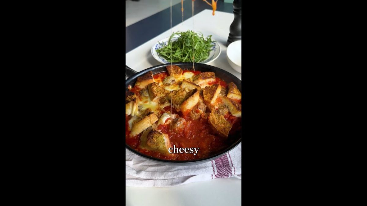 AD Garlic bread + meatballs is a match made in heaven… 😍