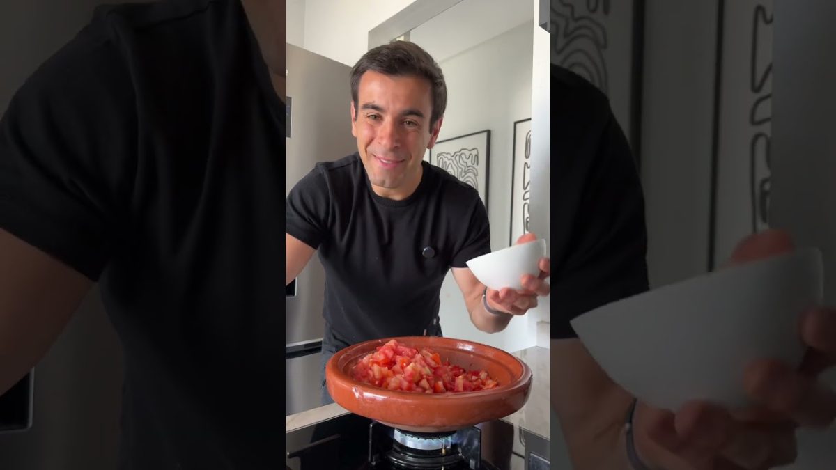 𝐋𝐄𝐓’𝐒 𝐂𝐎𝐎𝐊 𝐓𝐎𝐆𝐄𝐓𝐇𝐄𝐑 “𝐒𝐇𝐀𝐊𝐒𝐇𝐔𝐊𝐀” 🍅 #healthy #cooking #food #breakfast