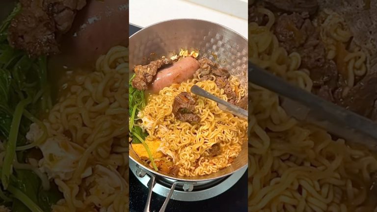 Beef Sausage Noodles 🍜 #beef #sausage #ramennoodles #recipe #instantnoodles