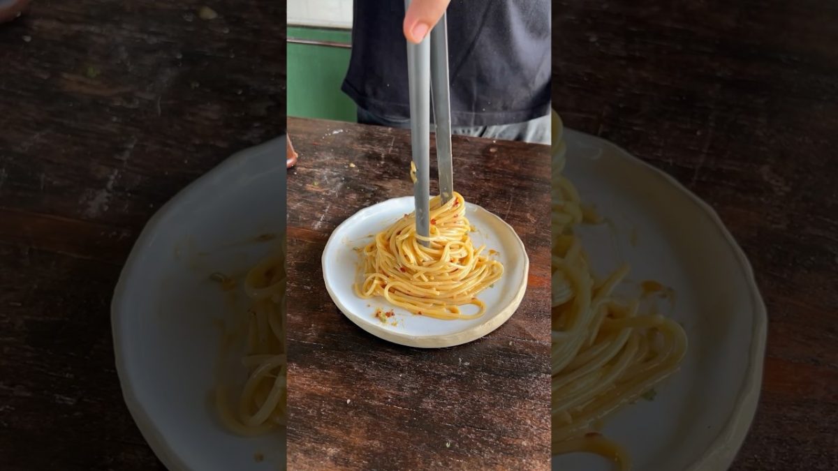 The simplest yet tastiest pasta ever! Spaghetti Aglio e Olio recipe #shorts