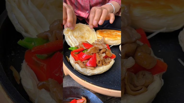 Chinese burger Fried pork intestines with peppers