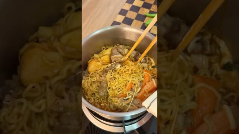 Cheesy Beef Ramen 🍜 #cheesy #beef #ramen #recipe #instantnoodles