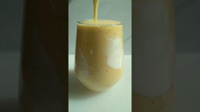 Mango banana smoothie🍌🥭#mangosmoothie #banana #healthybreakefast #milkshakerecipe