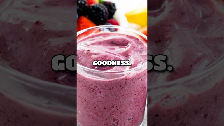 Drink This Berry Smoothie to Lose Weight & Feel Full!