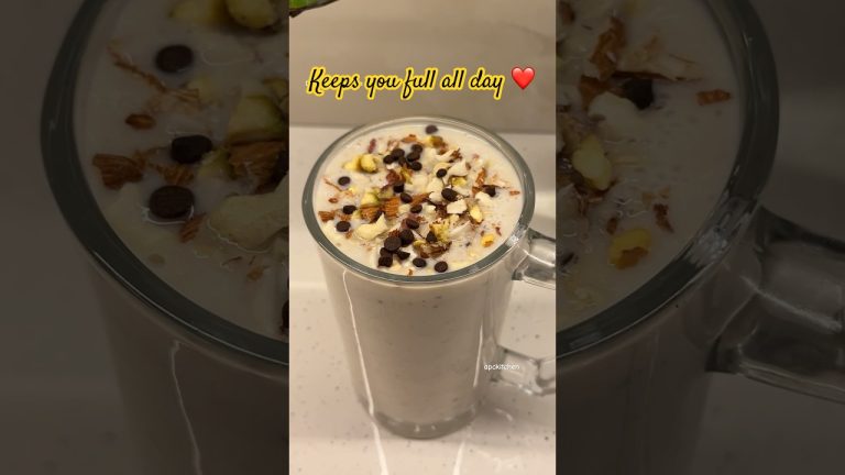 Thick & Creamy Banana MilkShake in 2 Minutes! 🍌🥤