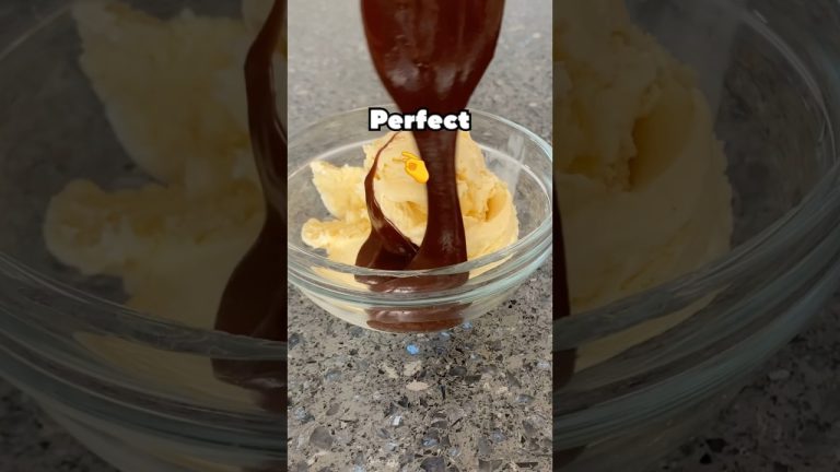 2 Minute MAGIC Chocolate Sauce (So Easy) 🤯 #shorts #recipe