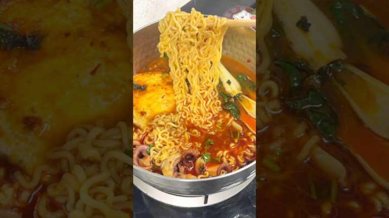 Octopus Ramen 🍜 #octopus #ramen #instantnoodles #recipe #seafood