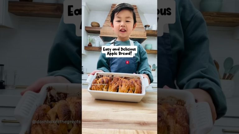 Delicious Apple Bread! 🍏 so good and easy! Recipe on helloyummy.co search “apple bread” 🍏