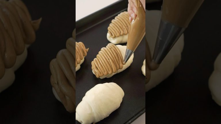 맛있는거 더 더 맛있게 만드는 방법 단짠 모카 소금빵 ☕️🥐 #baking #bread #dessert