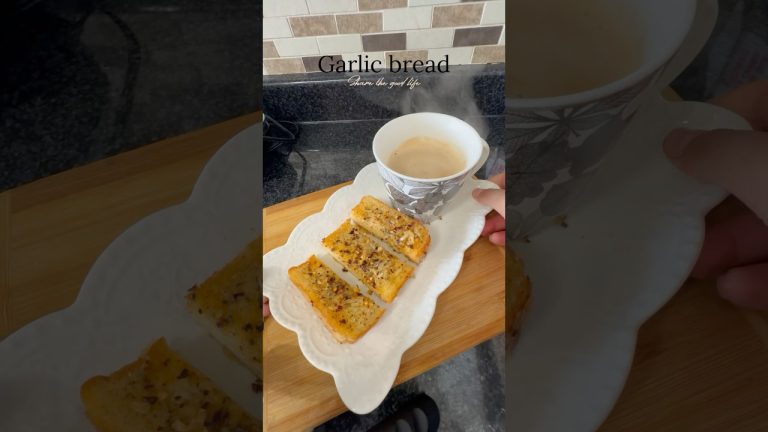 “Easy Garlic Bread in 10 Minutes!” #shortsfeed #delicious #homecookedmagic