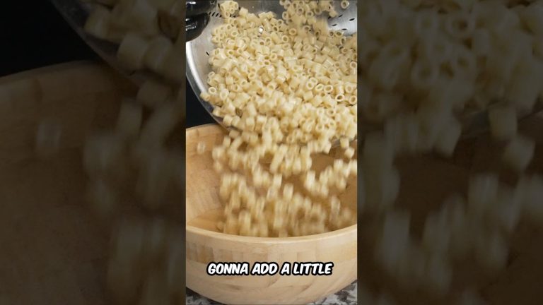 Easy and Creamy Macaroni Salad