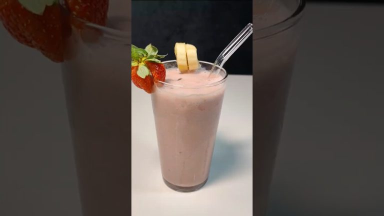 Strawberry Banana Smoothie Recipe. Make Smoothies at Home  #shorts  #bananajuice #drinks