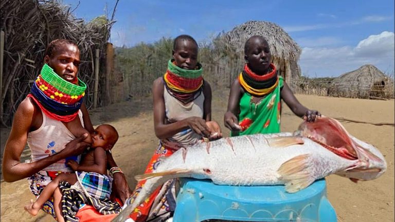 Quick & Easy Recipes with African Village Mother's #cooking Huge Monster Fish On Fire To a Crispy🔥