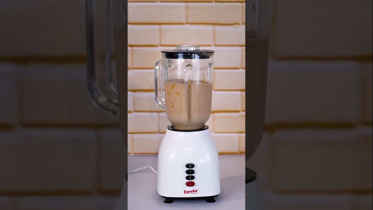 Oatmeal Banana Smoothie with Eureka Electric Blender #food #kitchen #fruitdrink