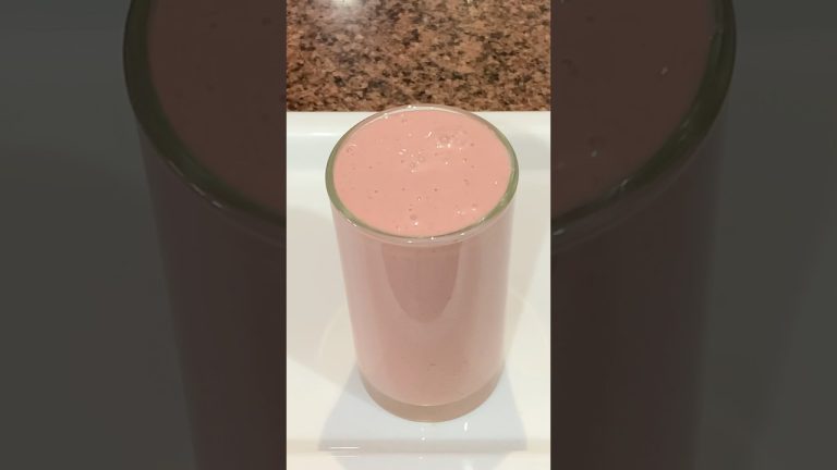 Strawberry Banana Smoothie  | Healthy Smoothie Recipe #trending #shorts #shortsfeed #food