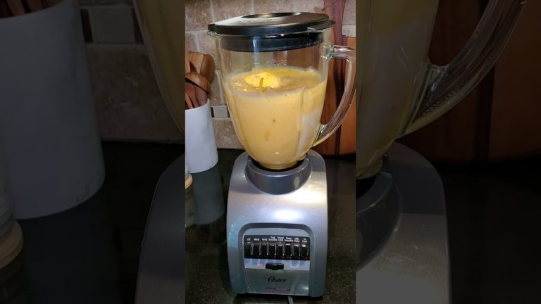mango smoothie 🥭🧡 #shorts #mango #recipe #fyp #food #summer #yum #smoothie #diy #ice #drink