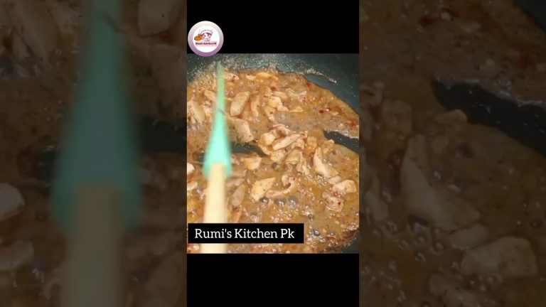 Chicken Cheesy Bread Recipe By Rumi's Kitchen Pk#recipe #shortvideo #shortsviral #rumiskitchenpk