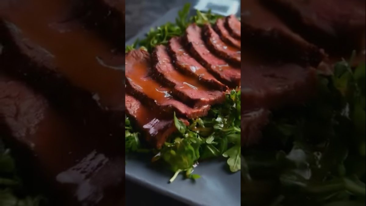 РОСТБИФ С КУНЖУТНЫМ СОУСОМ ОТ @pro.grill #napoleongrill #рецепт #нагриле #bbq #рецепты #стейк