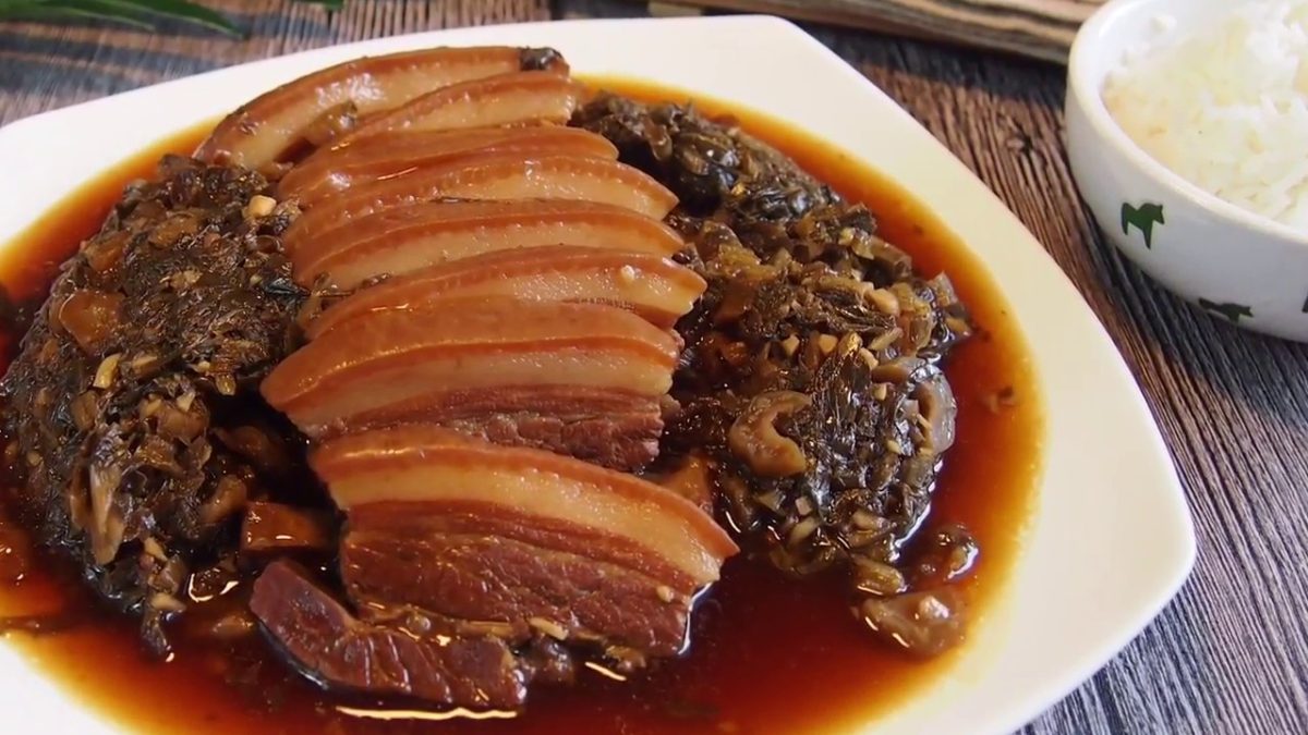 Simplified Recipe: Chinese Pork Belly w/ Preserved Vegetables (Mei Cai) 梅菜扣肉 Mui Choy Pork