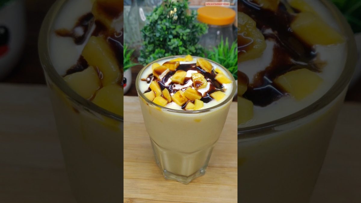 Mango banana smoothie 🥭🍌🥛#mango #banana #smoothie #milkshake #healthy #recipe #shorts