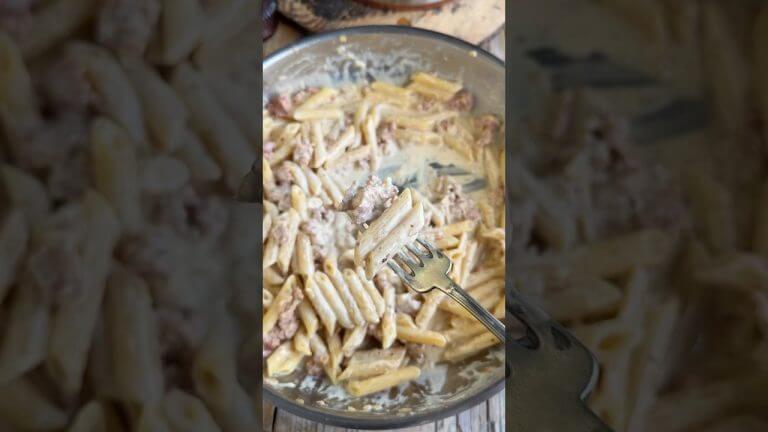 🇮🇹 Pasta alla Norcina, creamy sausage and truffle pasta #recipe #pasta