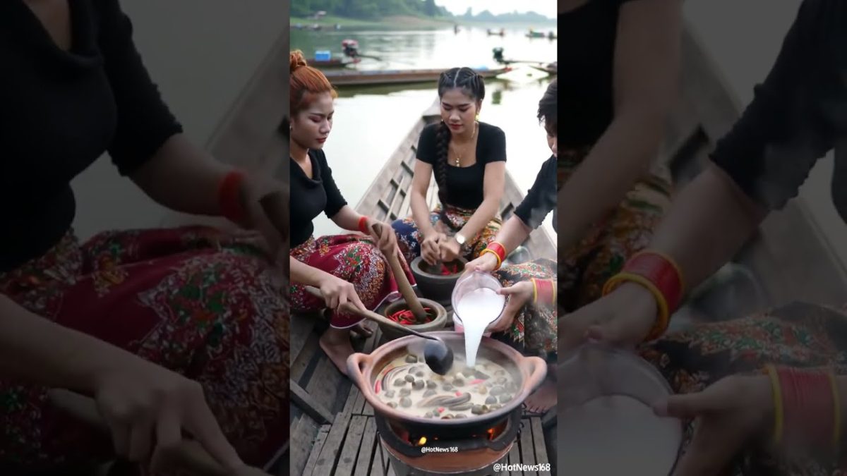 Cooking Eel and Snail Stew in Coconut Milk on the Water #seafoodrecipes #thaifood