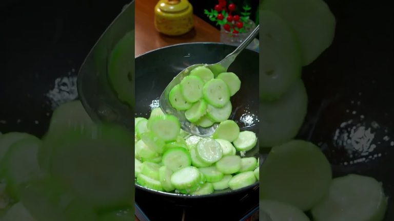 The simplest and most delicious way to cook loofah.  #recipe #cooking #food